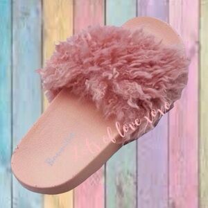 Bonnibel Blush Pink Fuzzy Faux Fur Non-Slip Slide Sandal Shoes NEW
